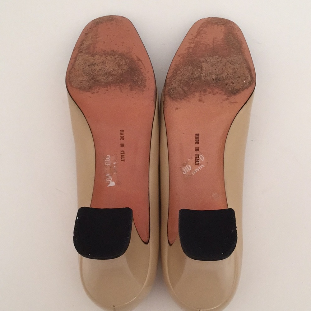 Salvatore Ferragamo Black Patent Cap-Toe Tan Leather Pumps - Gold Gancini - Picture 11 of 14